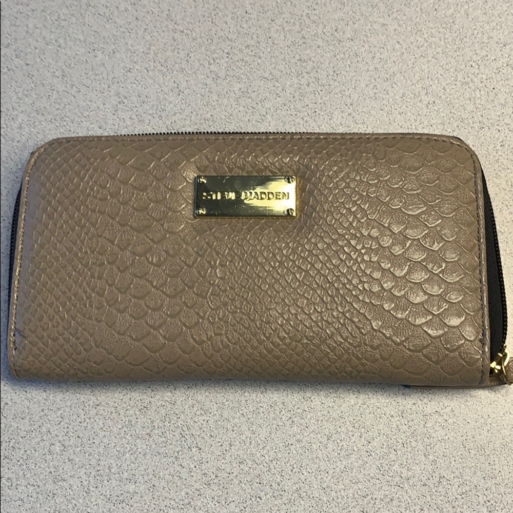 Steve Madden Classy Wallet